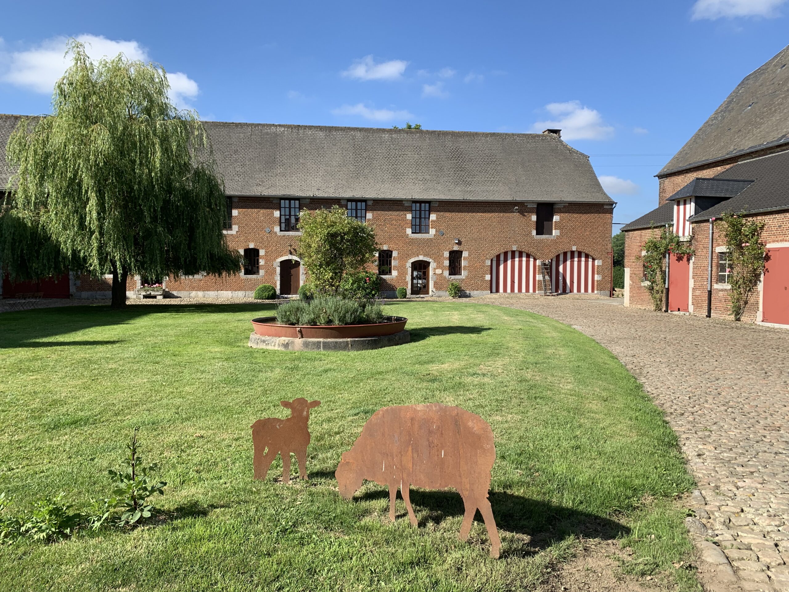 La cour de la ferme